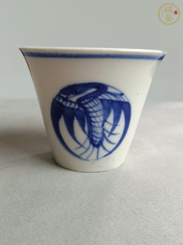 古玩青花團(tuán)鶴紋杯真品鑒賞圖