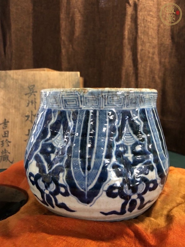 古玩陶瓷蕉葉雜寶紋青花水指真品鑒賞圖