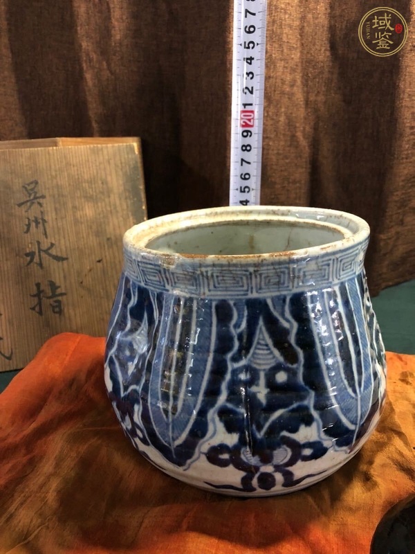 古玩陶瓷蕉葉雜寶紋青花水指真品鑒賞圖