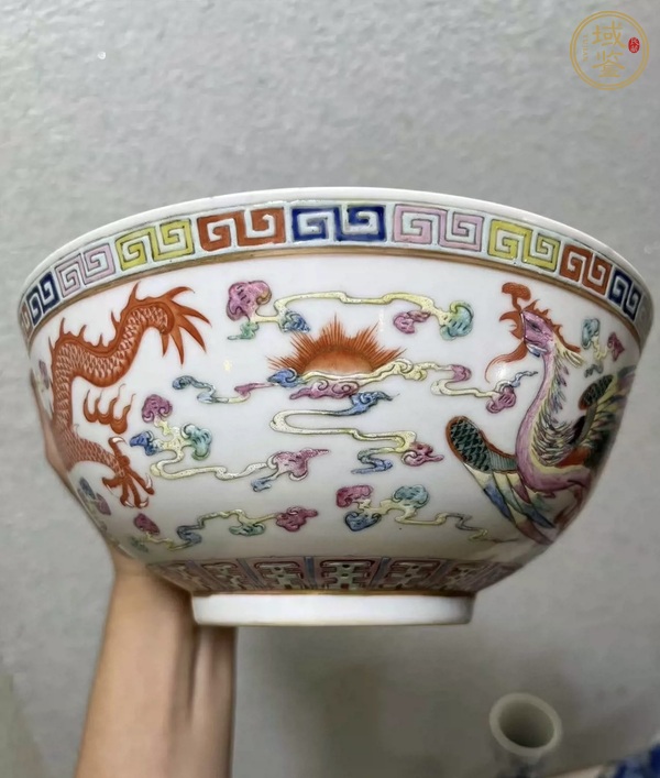 古玩陶瓷粉彩龍鳳呈祥紋大碗 真品鑒賞圖