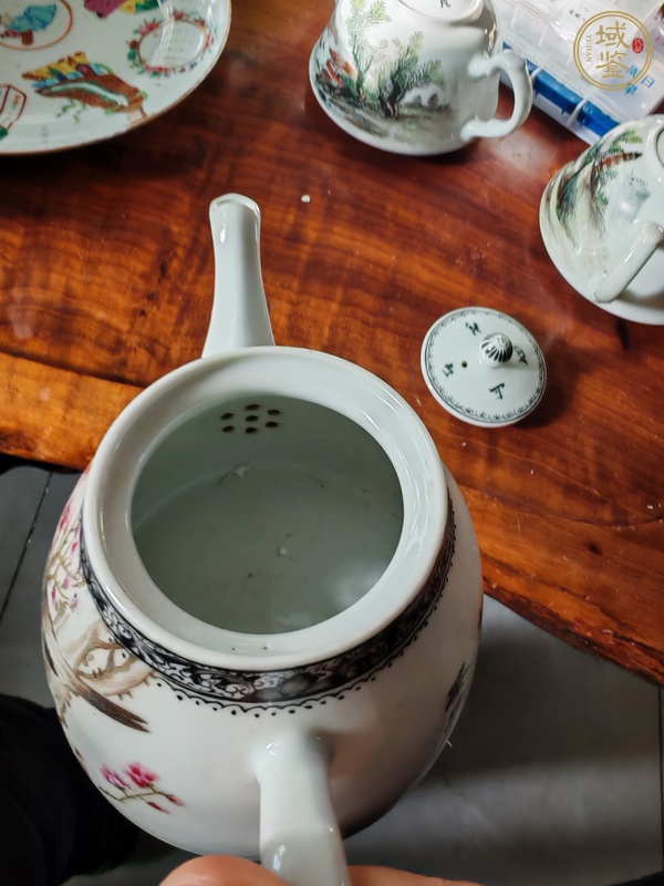 古玩陶瓷粉彩花鳥紋茶壺真品鑒賞圖