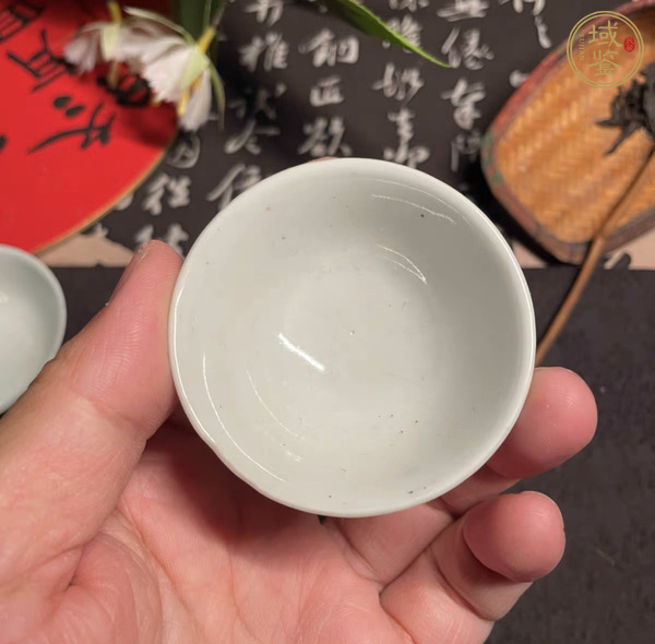 古玩陶瓷粉彩瓔珞紋茶杯真品鑒賞圖