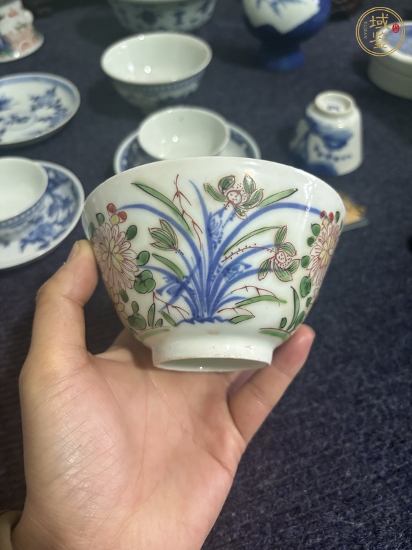 古玩陶瓷日本明治青花彩繪花卉紋茶碗真品鑒賞圖