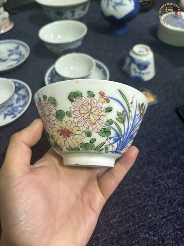 古玩陶瓷日本明治青花彩繪花卉紋茶碗真品鑒賞圖