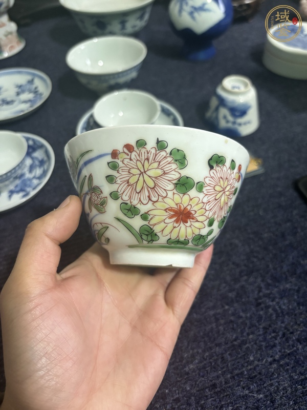 古玩陶瓷日本明治青花彩繪花卉紋茶碗真品鑒賞圖