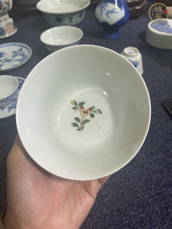 古玩陶瓷日本明治青花彩繪花卉紋茶碗真品鑒賞圖