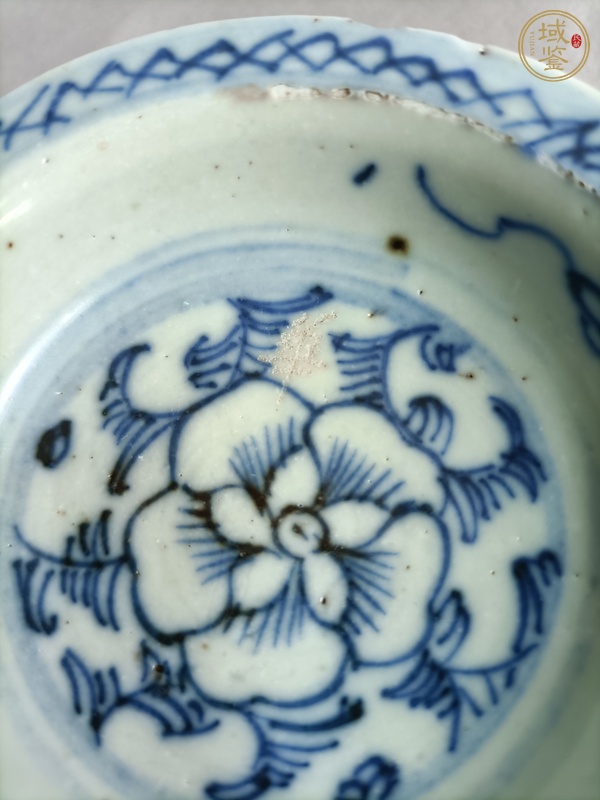 古玩陶瓷青花纏枝花紋高足貢盤真品鑒賞圖