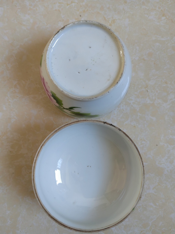 古玩陶瓷粉彩刷花工藝蓋缸拍賣，當(dāng)前價(jià)格680元