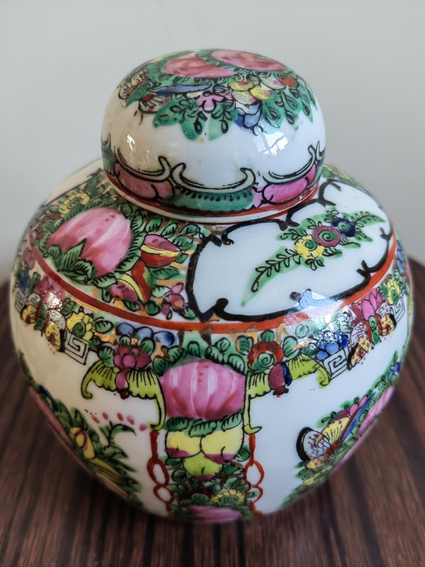 古玩陶瓷廣彩開(kāi)窗花卉紋蓋罐拍賣(mài)，當(dāng)前價(jià)格880元