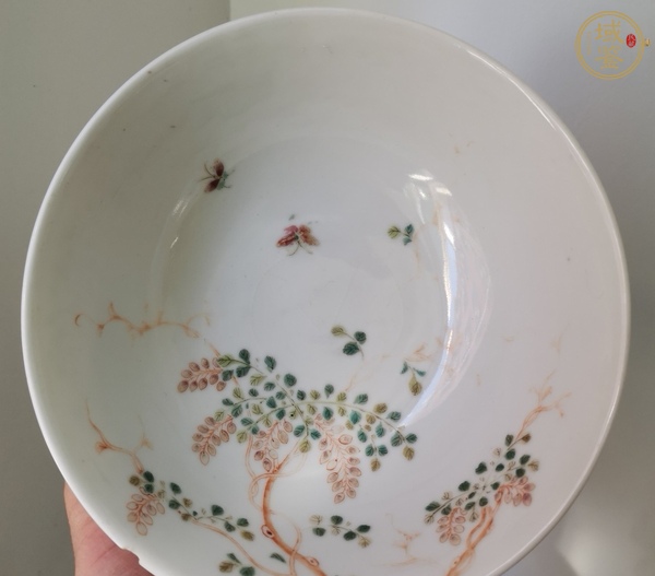 古玩陶瓷粉彩花卉過墻紋碗真品鑒賞圖