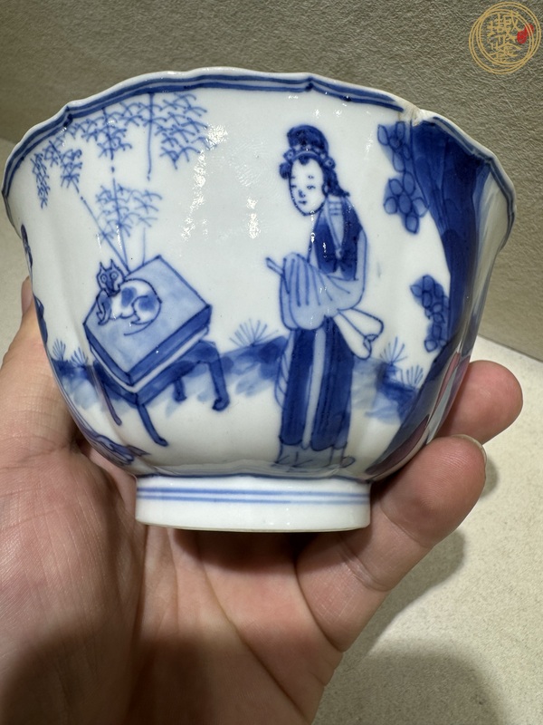 古玩陶瓷青花人物花口碗真品鑒賞圖