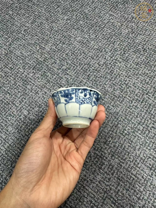 古玩陶瓷花卉紋青花杯真品鑒賞圖