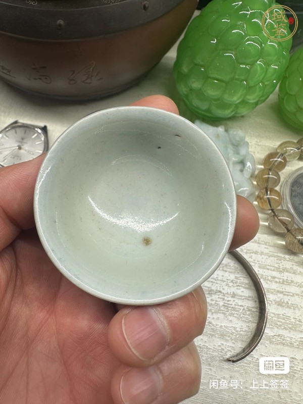 古玩陶瓷霽藍(lán)釉茶杯真品鑒賞圖