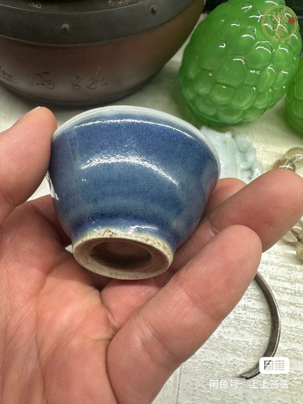 古玩陶瓷霽藍(lán)釉茶杯真品鑒賞圖