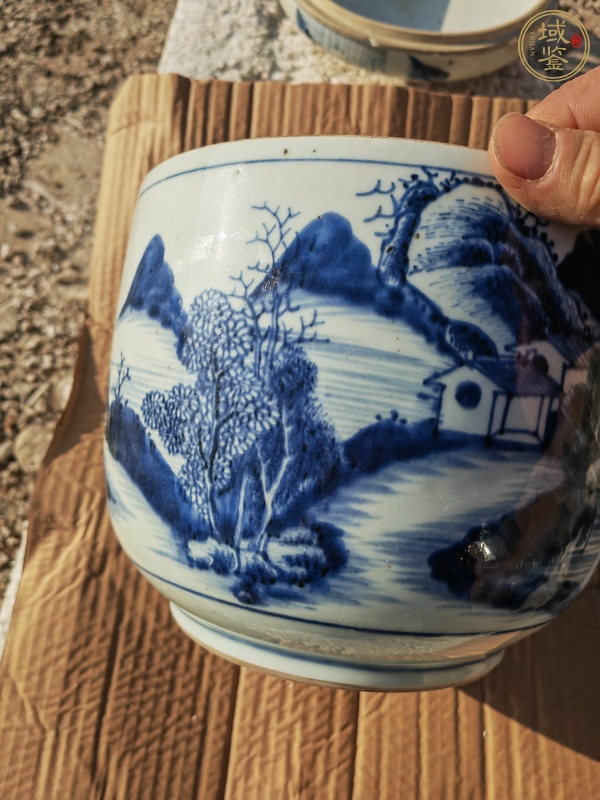 古玩陶瓷山水紋青花蓋缸真品鑒賞圖