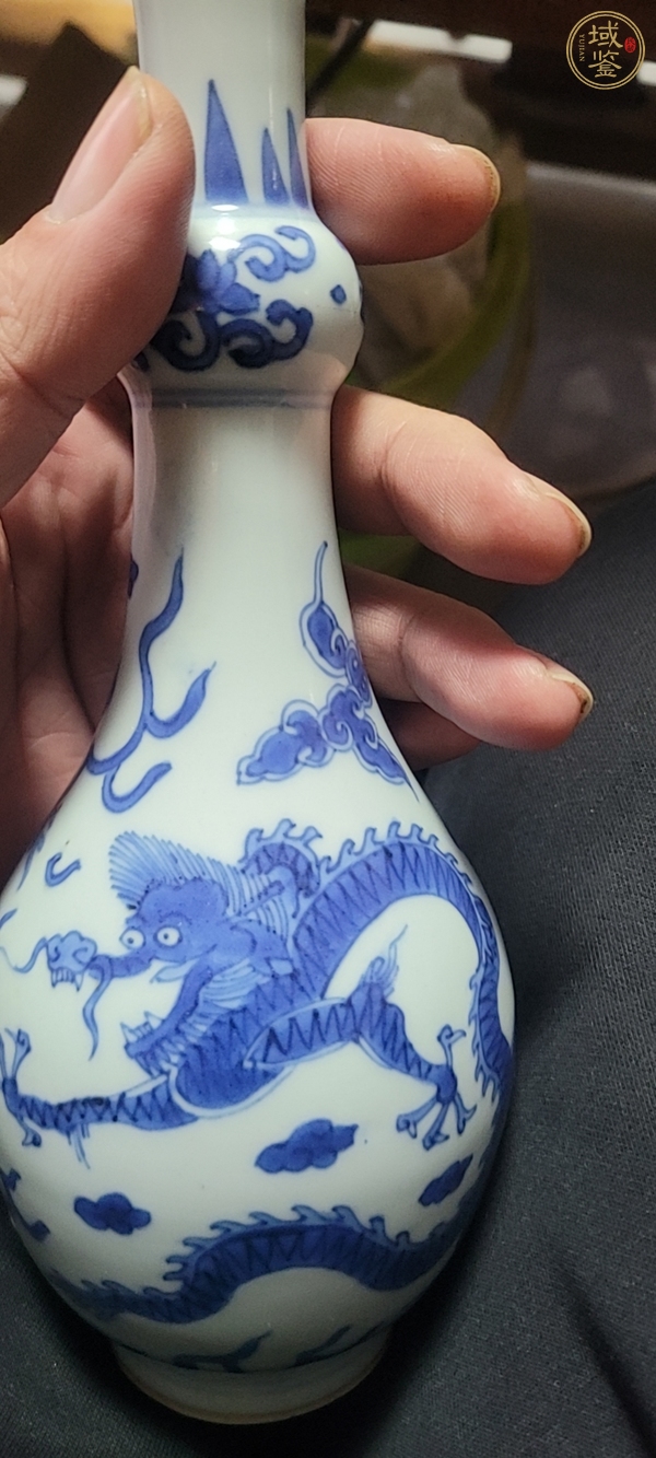 古玩陶瓷龍紋青花瓶真品鑒賞圖