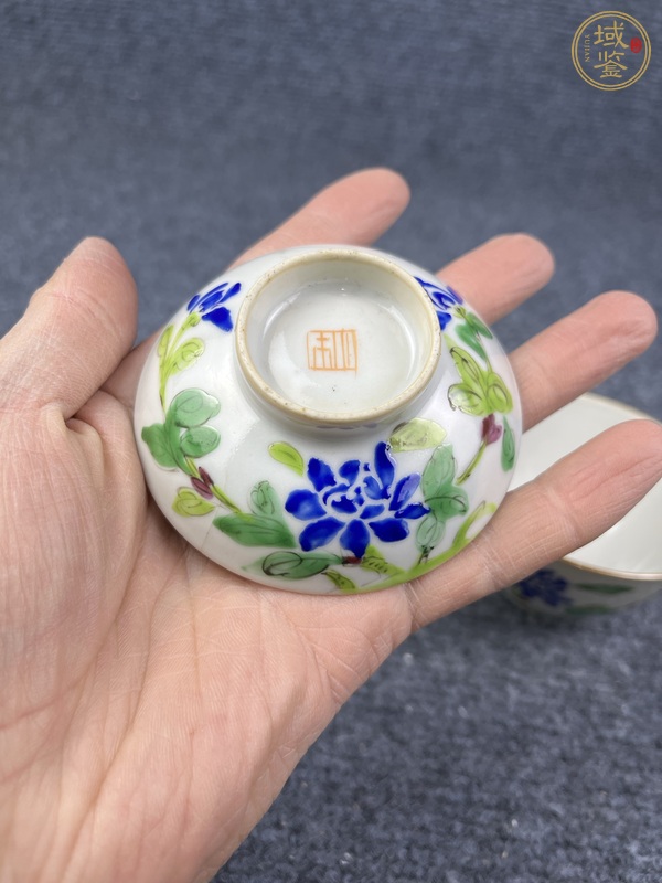 古玩陶瓷料彩花卉紋小蓋碗真品鑒賞圖