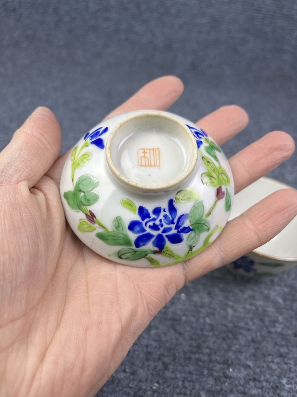 古玩陶瓷料彩花卉紋小蓋碗拍賣，當(dāng)前價格588元