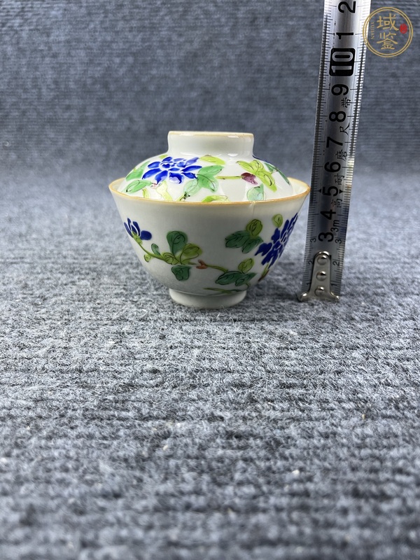 古玩陶瓷料彩花卉紋小蓋碗真品鑒賞圖