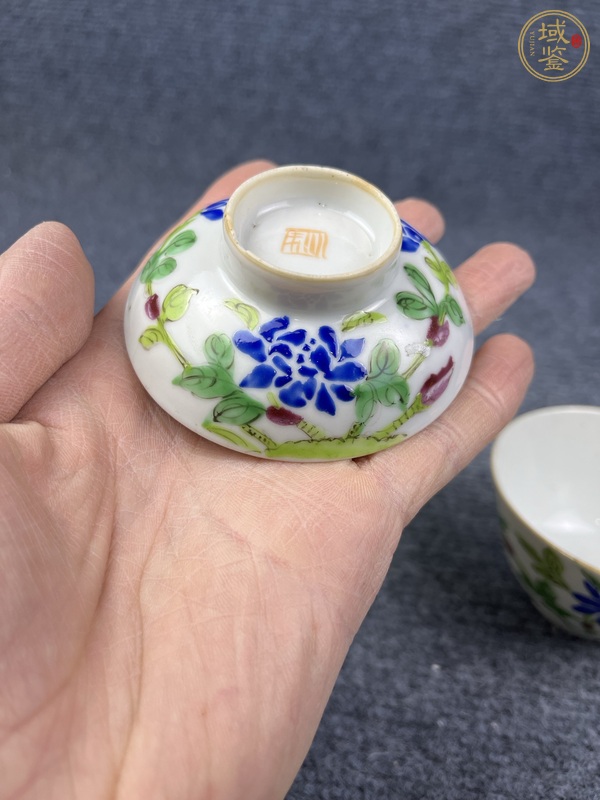 古玩陶瓷料彩花卉紋小蓋碗真品鑒賞圖