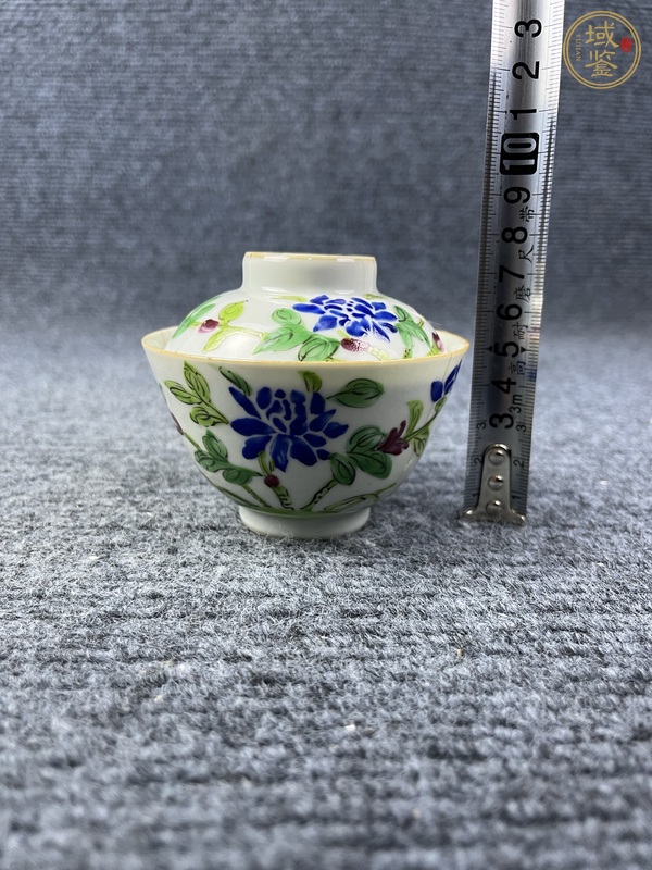 古玩陶瓷料彩花卉紋小蓋碗真品鑒賞圖