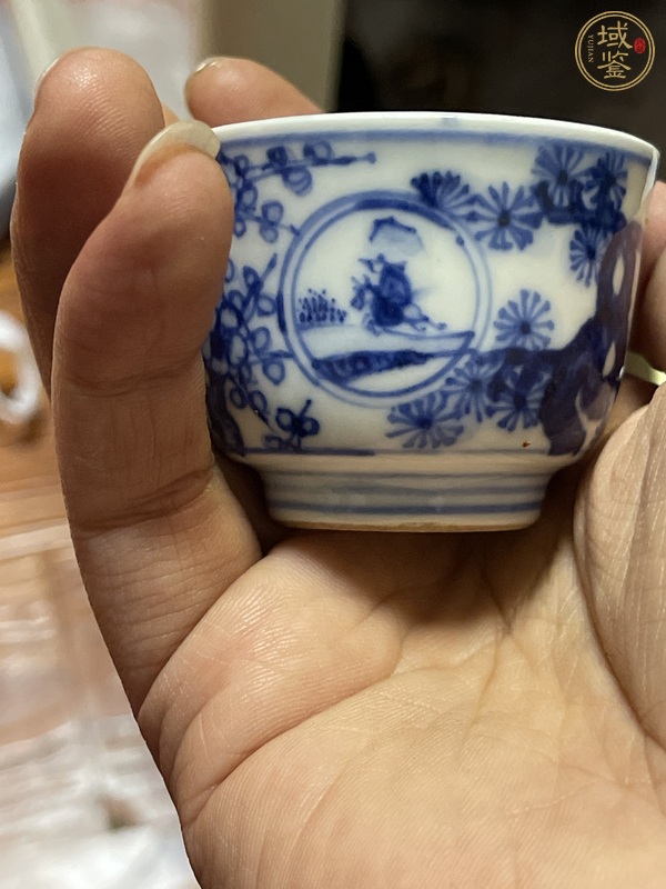 古玩陶瓷日本明治青花開光人物紋茶杯真品鑒賞圖