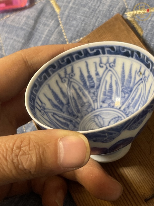 古玩陶瓷日本江戶青花仰蓮紋雞心杯真品鑒賞圖