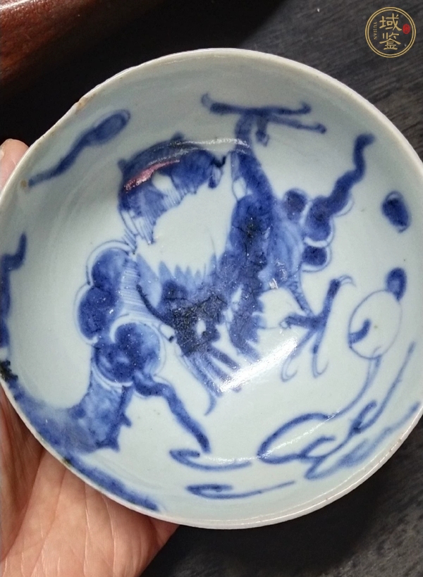 古玩陶瓷青花過墻龍紋茶碗真品鑒賞圖