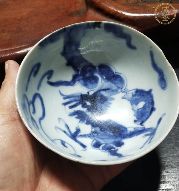 古玩陶瓷青花過墻龍紋茶碗真品鑒賞圖