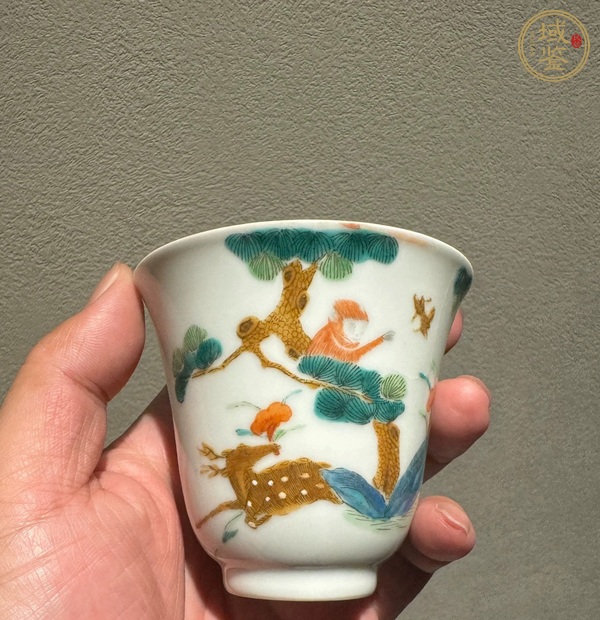 古玩陶瓷喜鹿蜂猴粉彩杯真品鑒賞圖