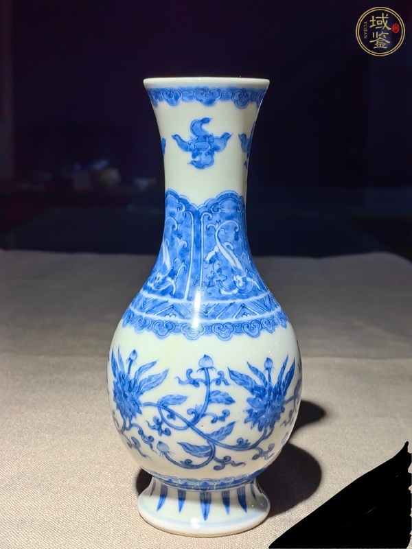 古玩青花瓶真品鑒賞圖