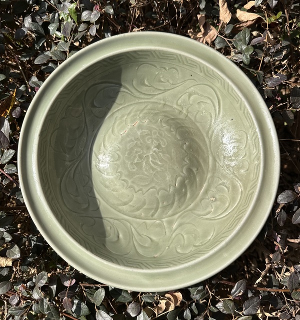 古玩陶瓷元末明初·青釉刻花紋大盤拍賣,當前價格45000元