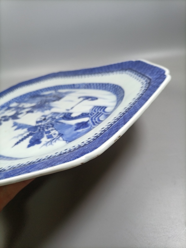 古玩陶瓷清中期青花山水人物紋八方盤拍賣,當前價格3200元