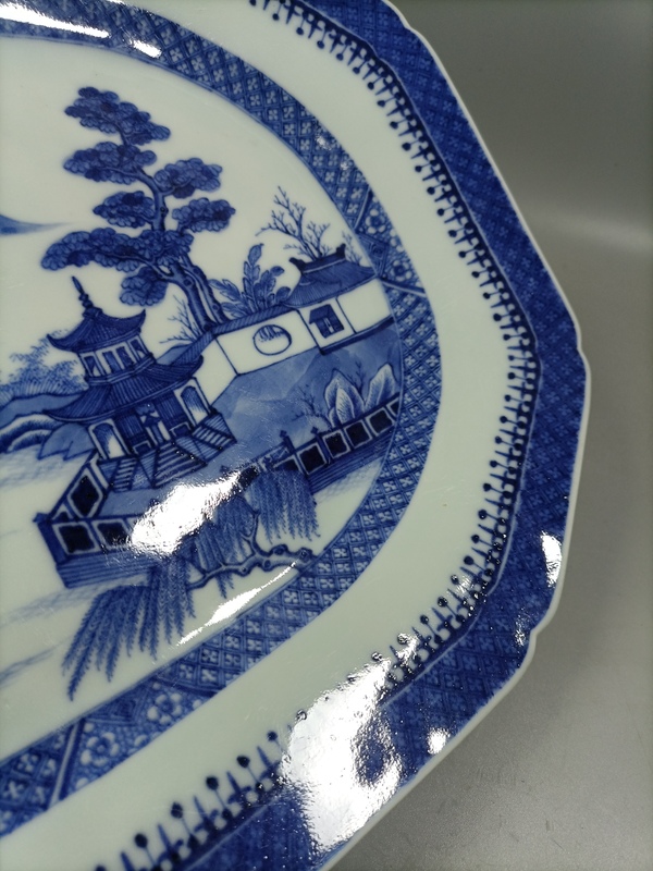古玩陶瓷清中期青花山水人物紋八方盤拍賣,當前價格3200元