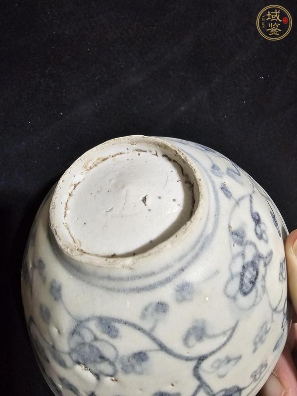 古玩陶瓷青花纏枝花卉紋茶碗真品鑒賞圖