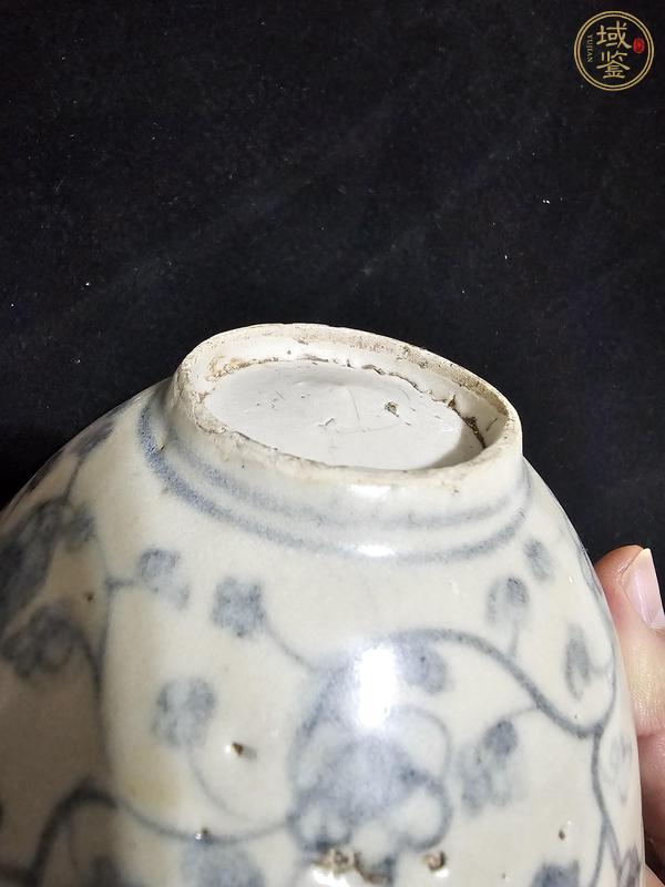 古玩陶瓷青花纏枝花卉紋茶碗真品鑒賞圖