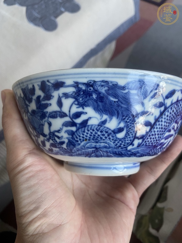 古玩陶瓷花間龍紋青花碗真品鑒賞圖