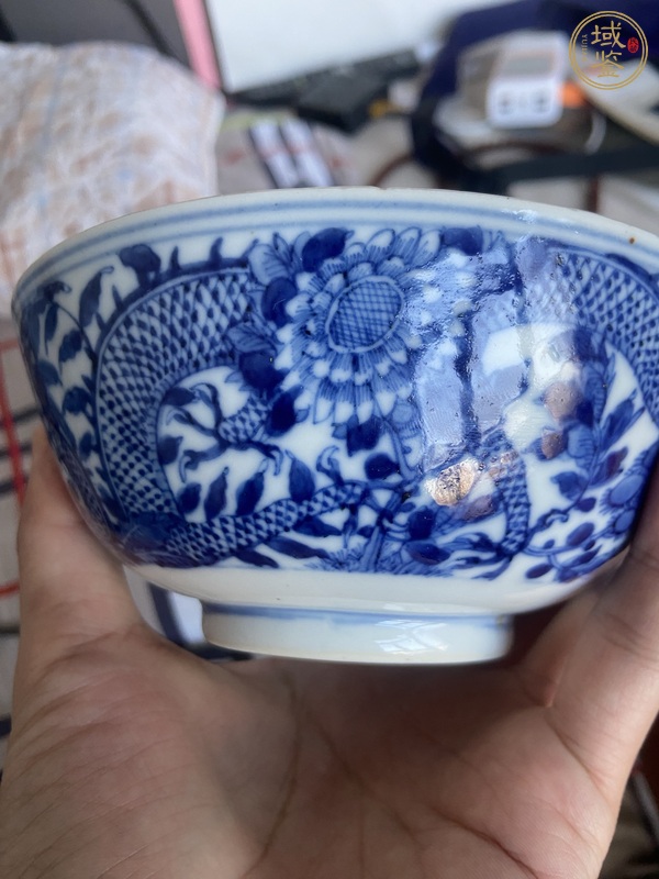 古玩陶瓷花間龍紋青花碗真品鑒賞圖