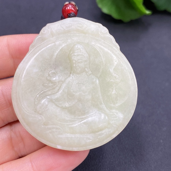 古玩轉(zhuǎn)賣185天然和田玉觀音掛件 總重約(含繩)44g拍賣,當(dāng)前價(jià)格4000元