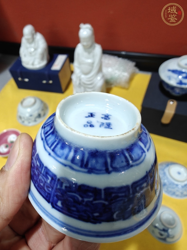 古玩陶瓷清中期青花夔龍紋茶盞真品鑒賞圖