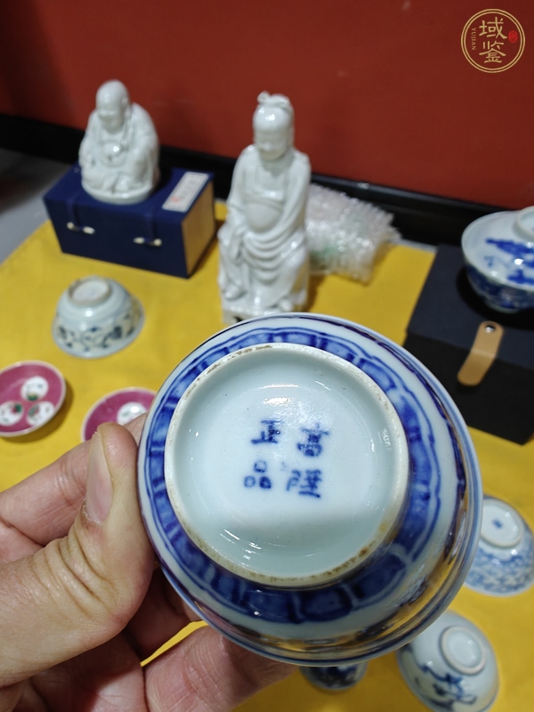 古玩陶瓷清中期青花夔龍紋茶盞真品鑒賞圖