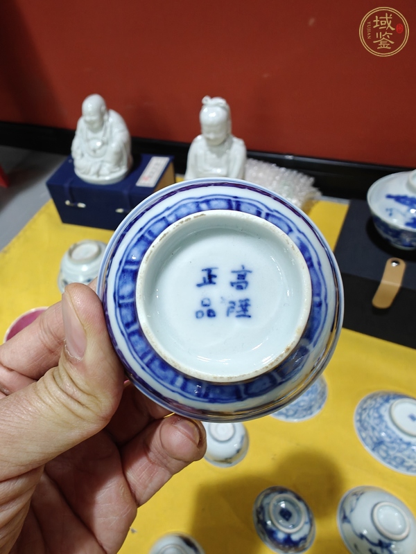 古玩陶瓷清中期青花夔龍紋茶盞真品鑒賞圖