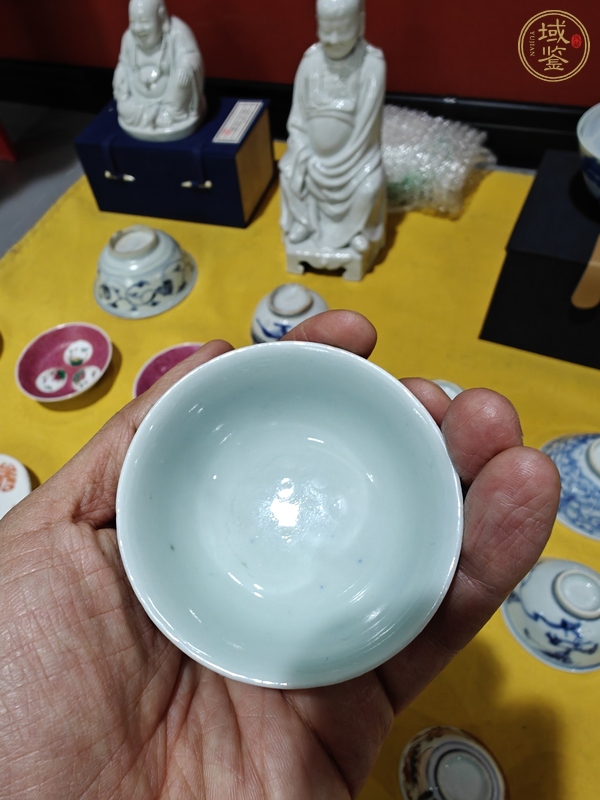 古玩陶瓷清中期青花夔龍紋茶盞真品鑒賞圖