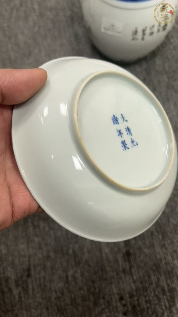 古玩陶瓷粉彩花卉紋盤真品鑒賞圖