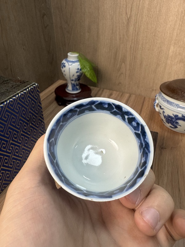 古玩陶瓷清中期青花香草龍紋杯拍賣，當(dāng)前價格1900元