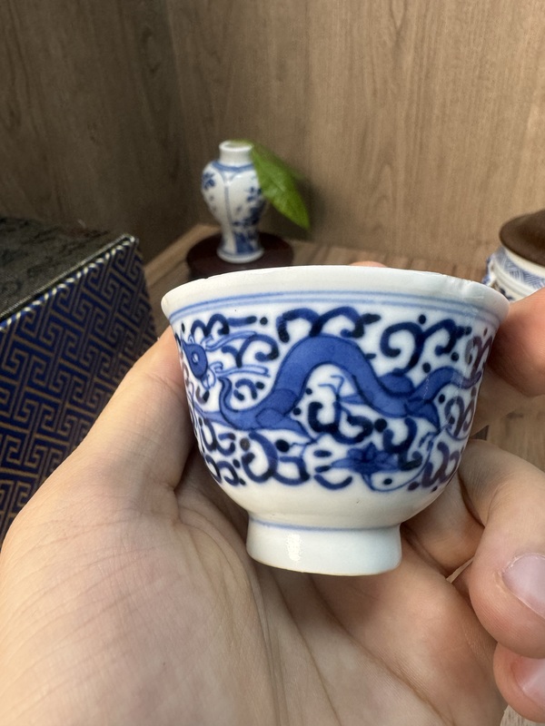 古玩陶瓷清中期青花香草龍紋杯拍賣，當(dāng)前價格1800元