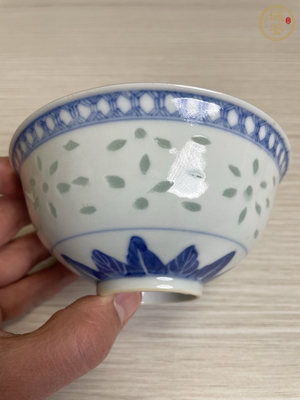 古玩陶瓷玲瓏瓷青花茶圓真品鑒賞圖