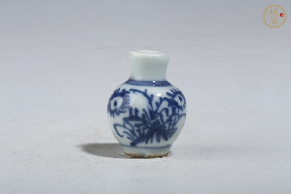 古玩青花花卉紋小瓶真品鑒賞圖