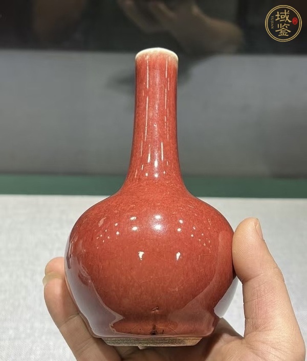 古玩陶瓷紅釉天球瓶真品鑒賞圖