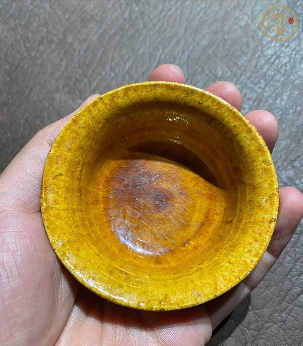 古玩陶瓷黃釉茶碗真品鑒賞圖